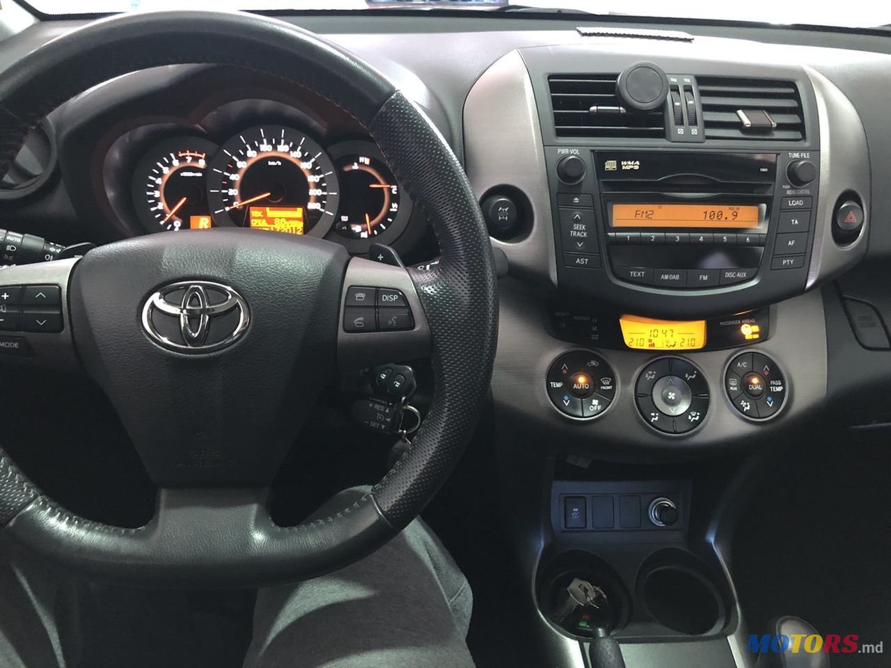 2011' Toyota RAV4 photo #5