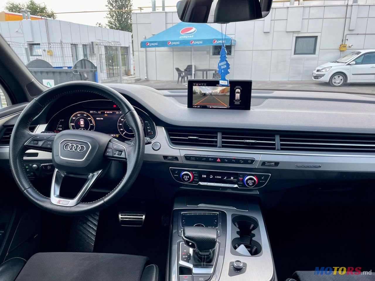 2018' Audi Q7 E-Tron photo #6