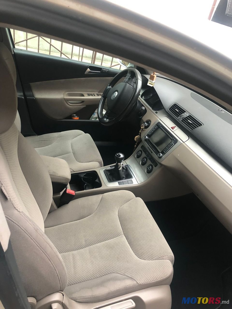 2009' Volkswagen Passat photo #6