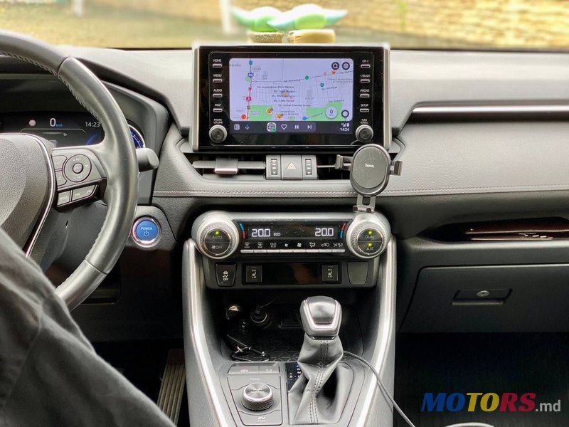 2019' Toyota RAV4 photo #5