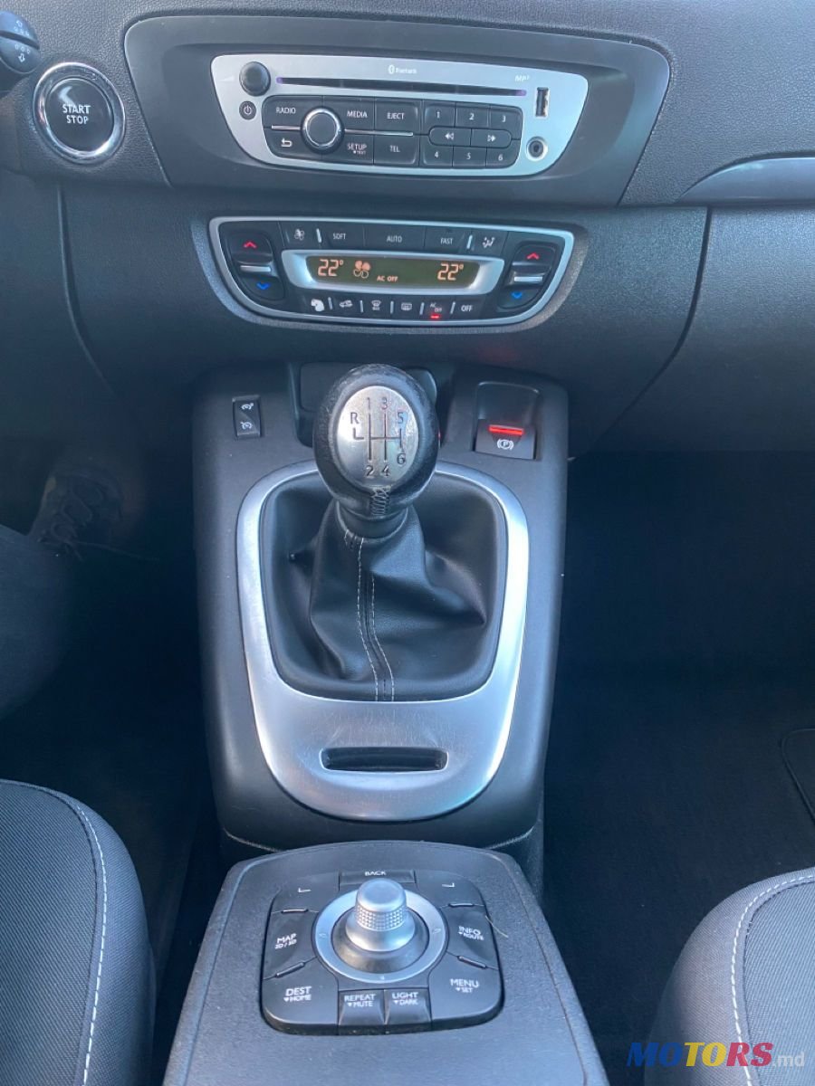 2015' Renault Scenic photo #6