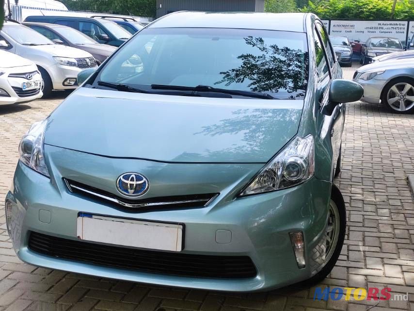 2012' Toyota Prius v photo #4
