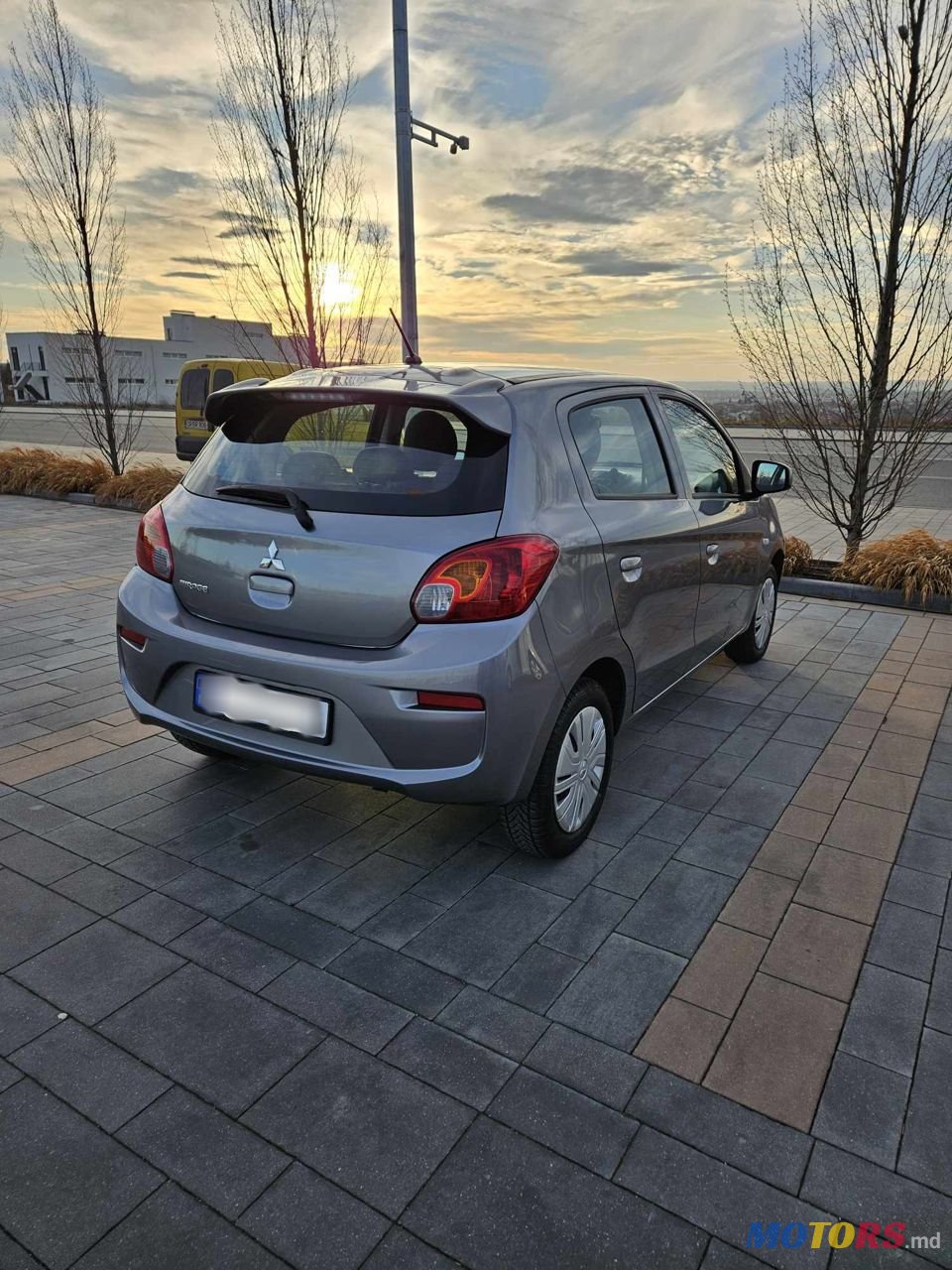 2018' Mitsubishi Mirage photo #3