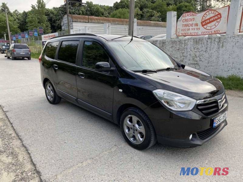 2013' Dacia Lodgy photo #2