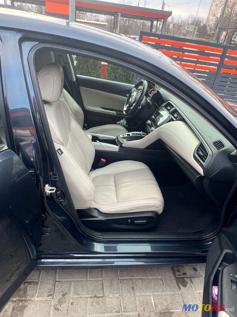 2018' Honda Insight photo #2