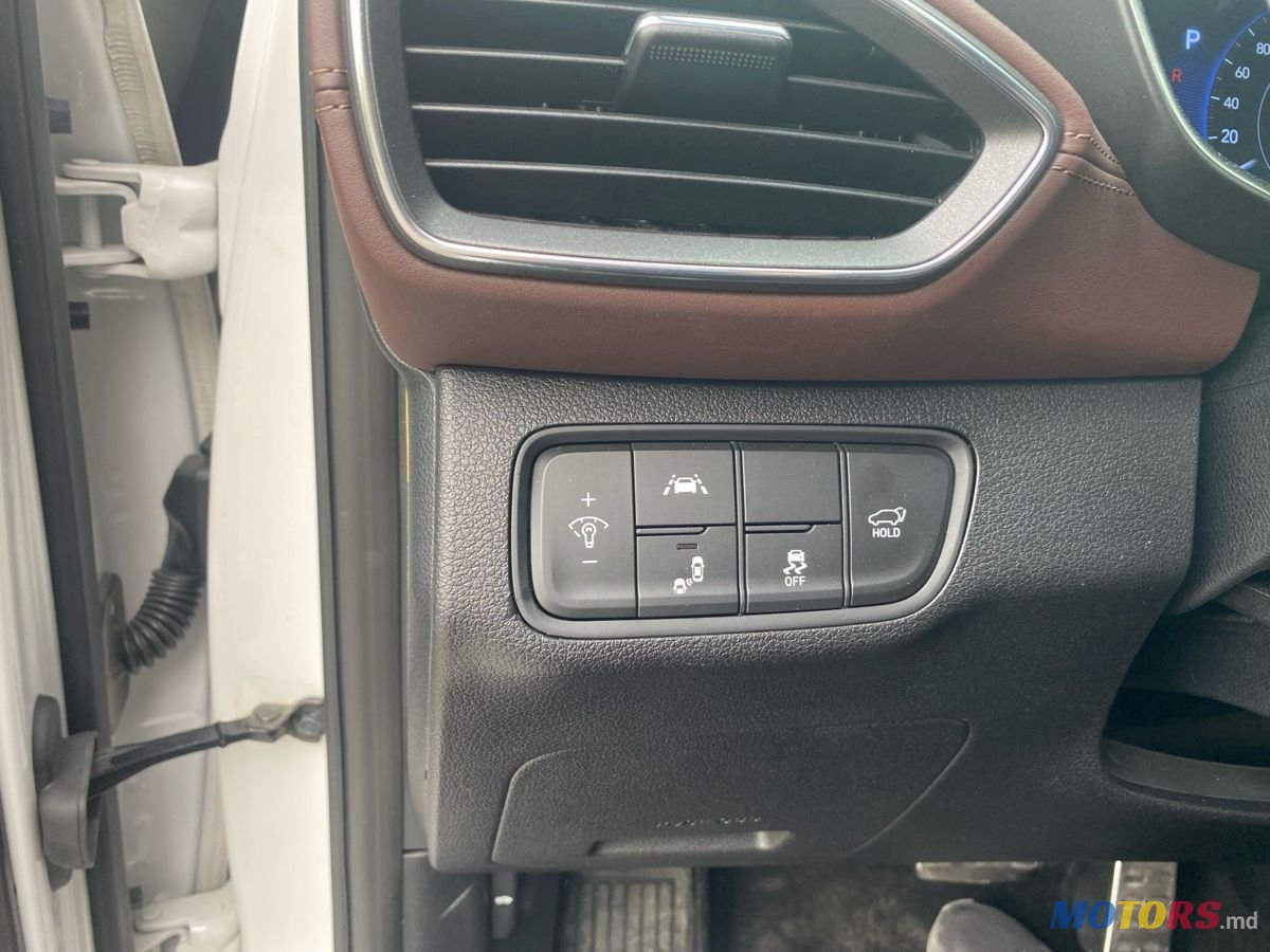 2018' Hyundai Santa Fe photo #6