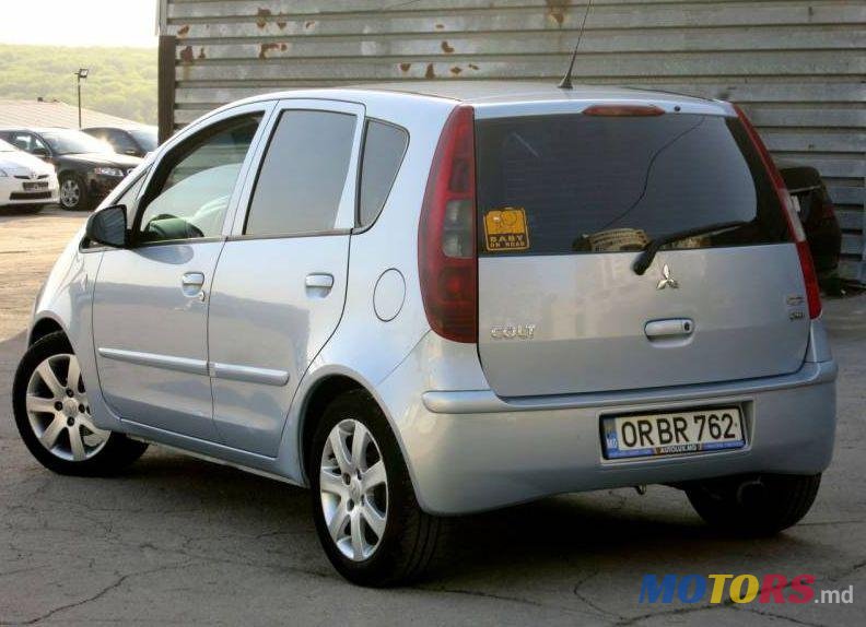 2006' Mitsubishi Colt photo #2