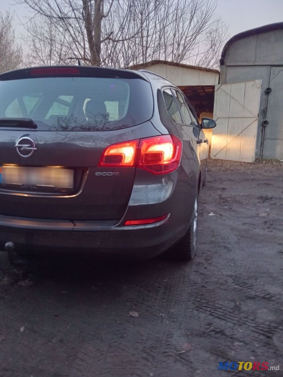 2011' Opel Astra photo #4