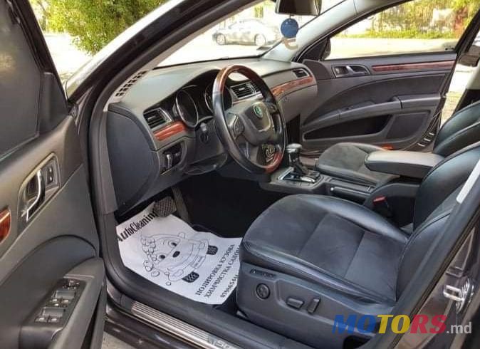 2011' Skoda Superb photo #5