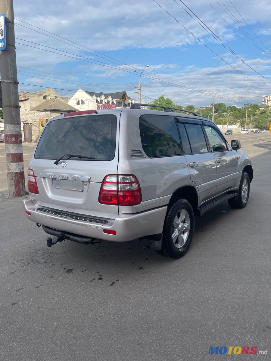 2004' Toyota Land Cruiser photo #4