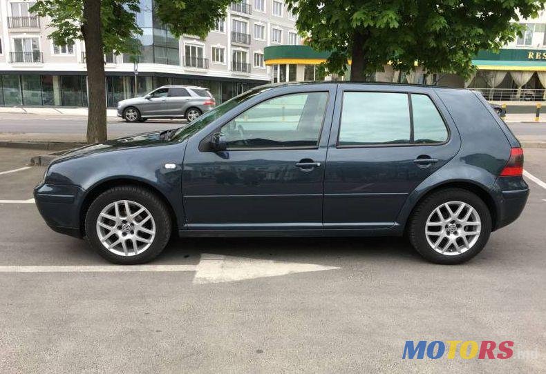2002' Volkswagen Golf photo #1