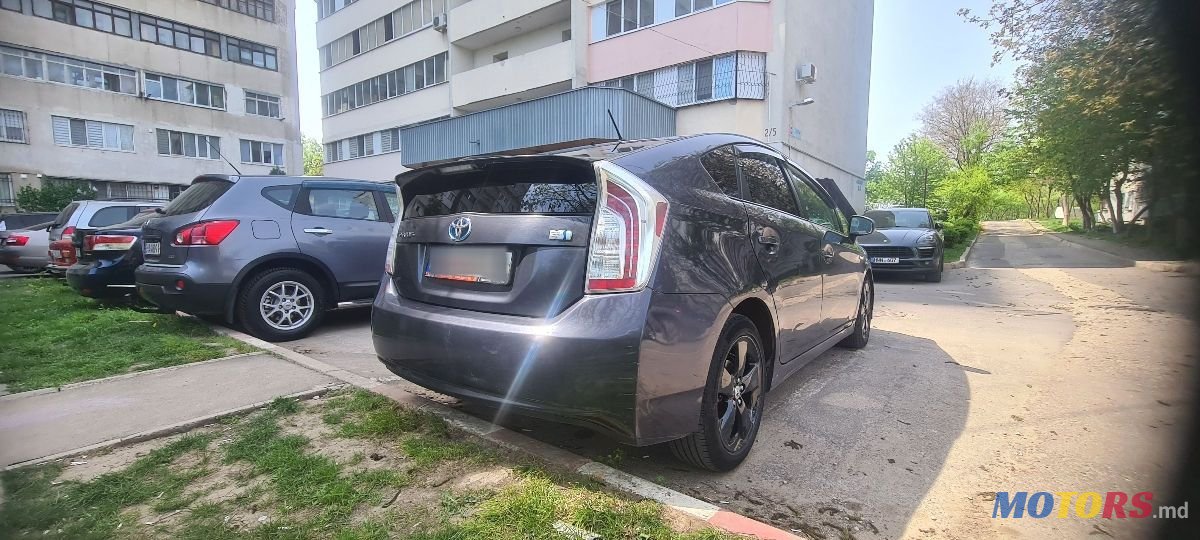 2012' Toyota Prius photo #2