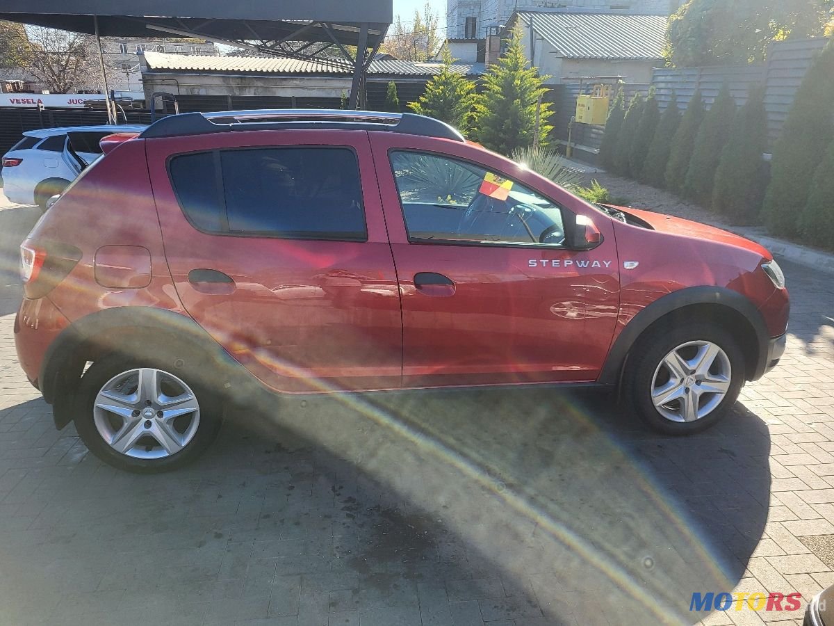 2014' Dacia Sandero photo #4