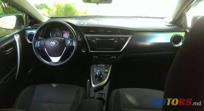 2013' Toyota Auris photo #2