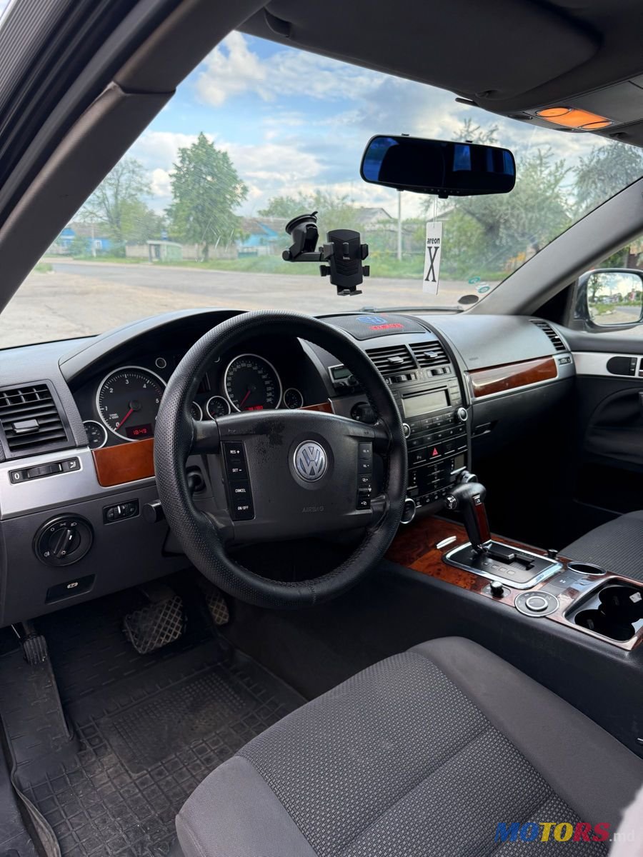 2006' Volkswagen Touareg photo #5