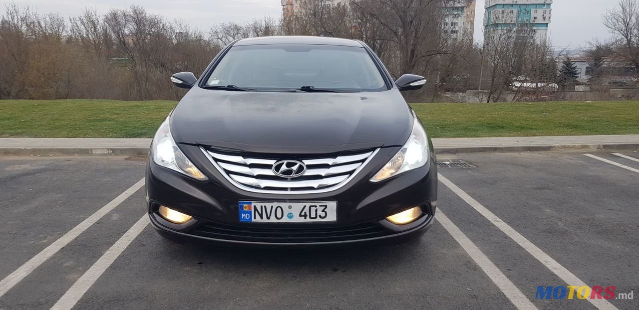 2010' Hyundai Sonata photo #1