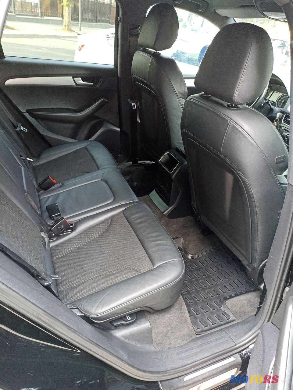 2010' Audi Q5 photo #6