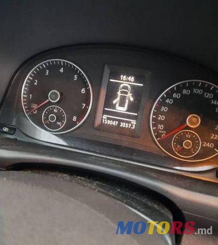 2011' Volkswagen Touran photo #4