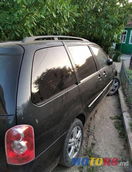 2005' Mazda MPV photo #1