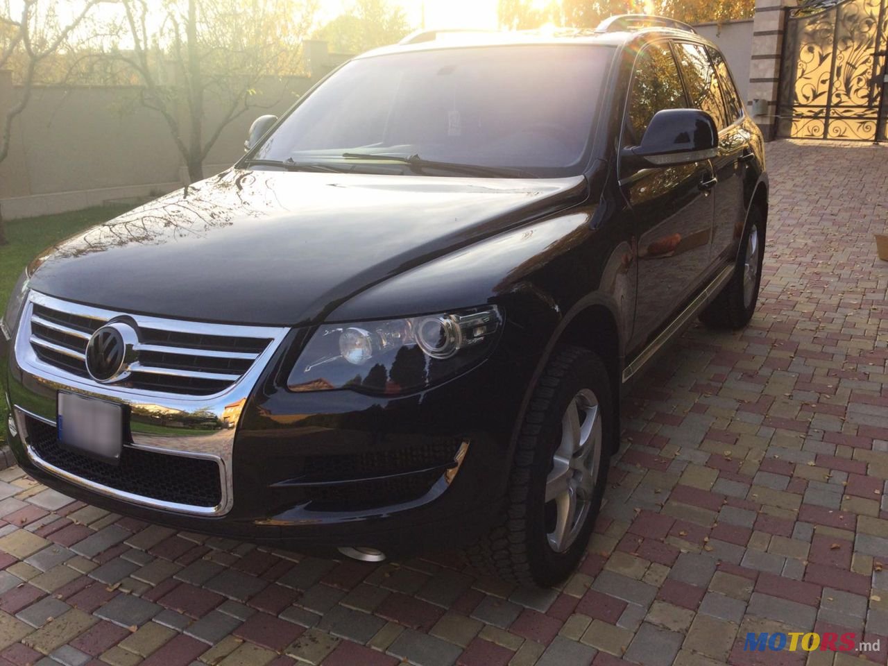 2009' Volkswagen Touareg photo #1