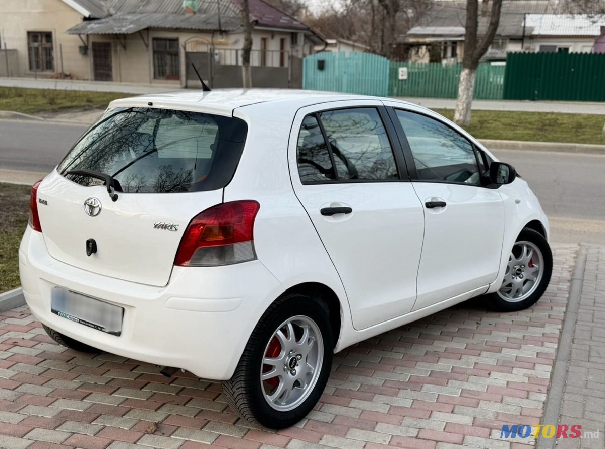 2010' Toyota Yaris photo #4