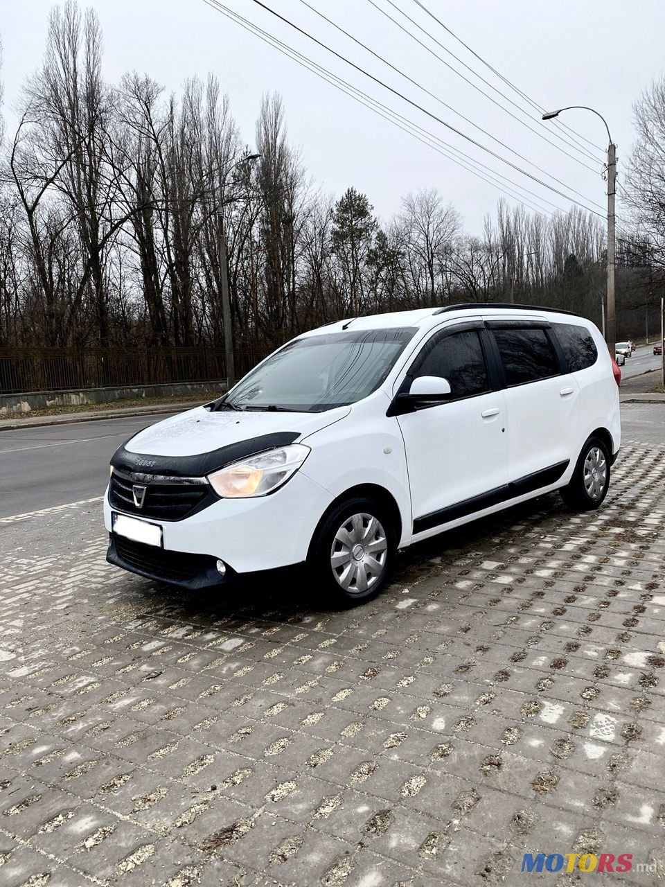 2013' Dacia Lodgy photo #2