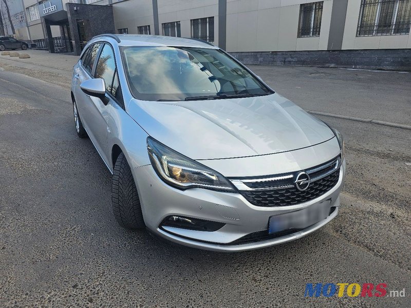 2016' Opel Astra photo #2