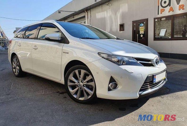 2013' Toyota Auris photo #1