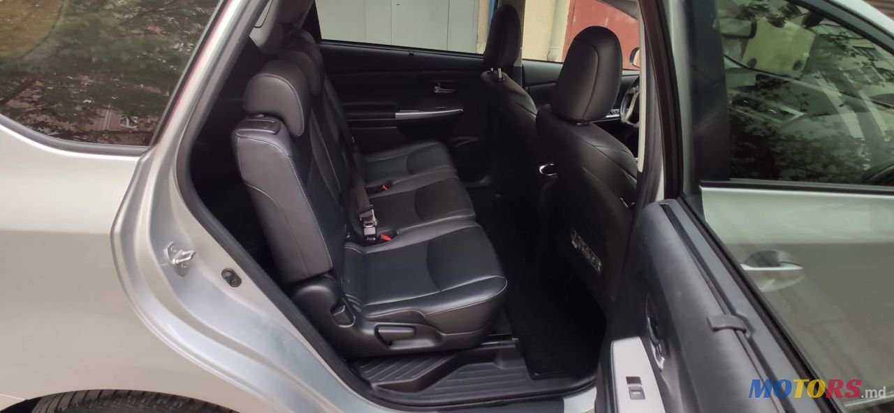 2015' Toyota Prius + photo #5