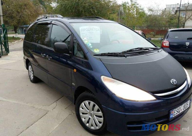 2001' Toyota Previa photo #1