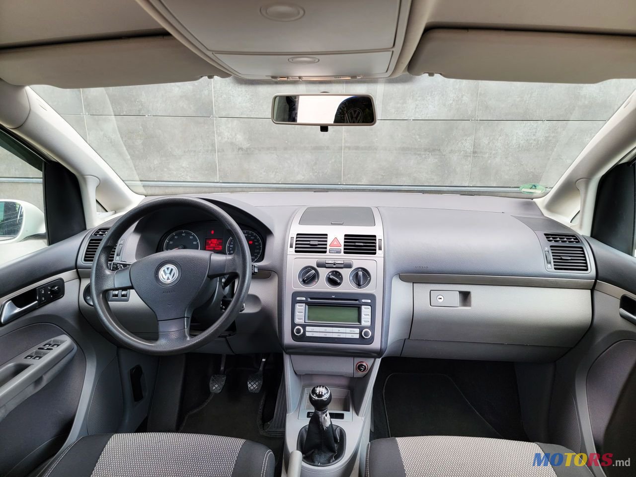 2008' Volkswagen Touran photo #6