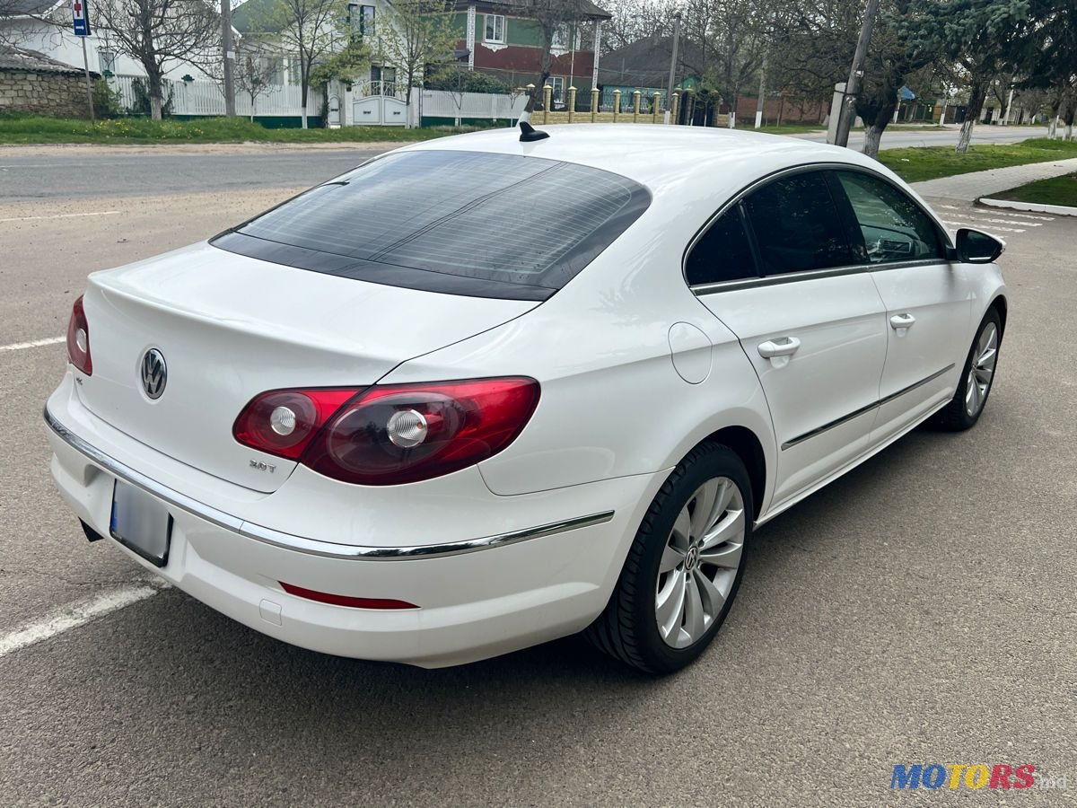 2011' Volkswagen Passat photo #6