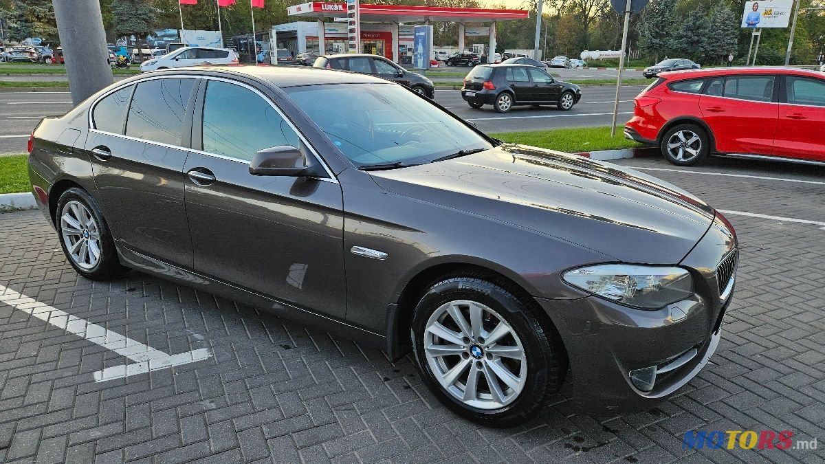 2011' BMW 5 Series photo #1
