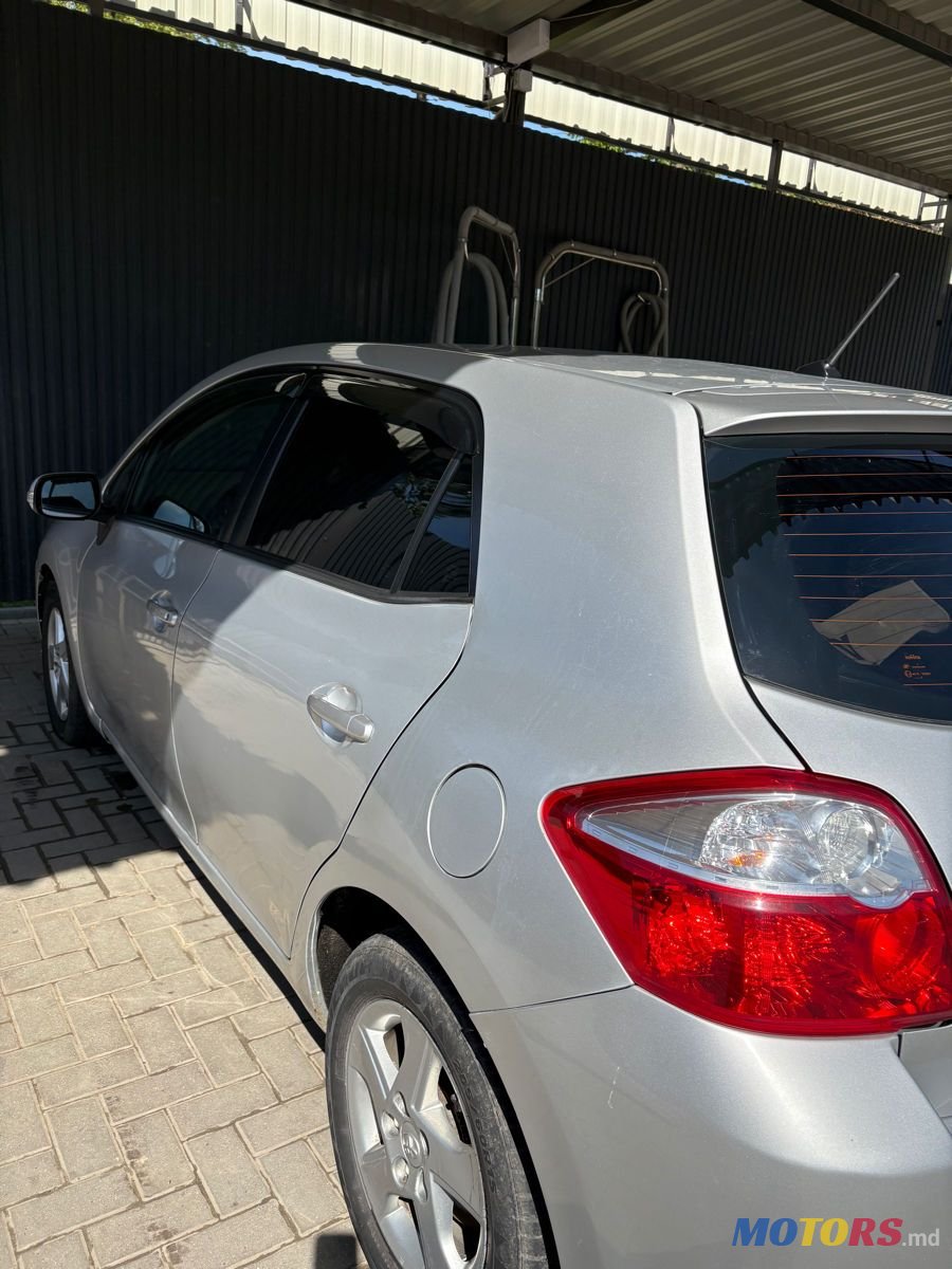 2012' Toyota Auris photo #2