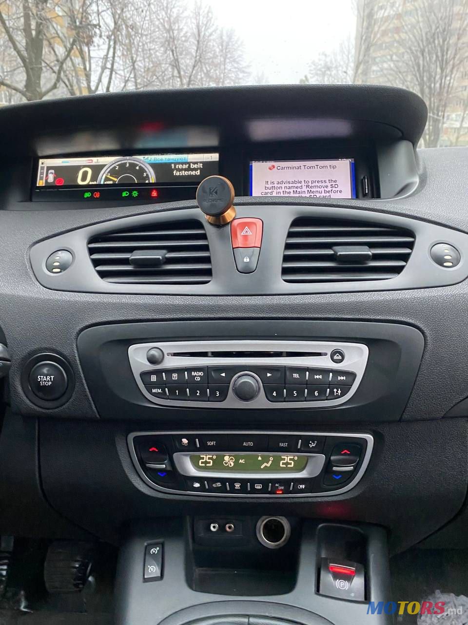 2010' Renault Scenic photo #6