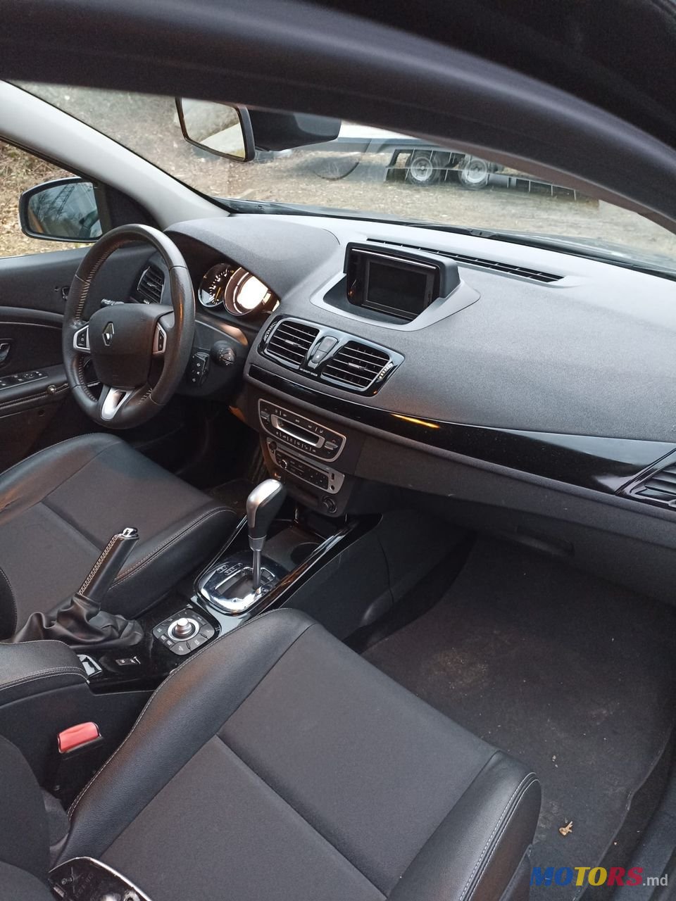 2012' Renault Megane photo #2