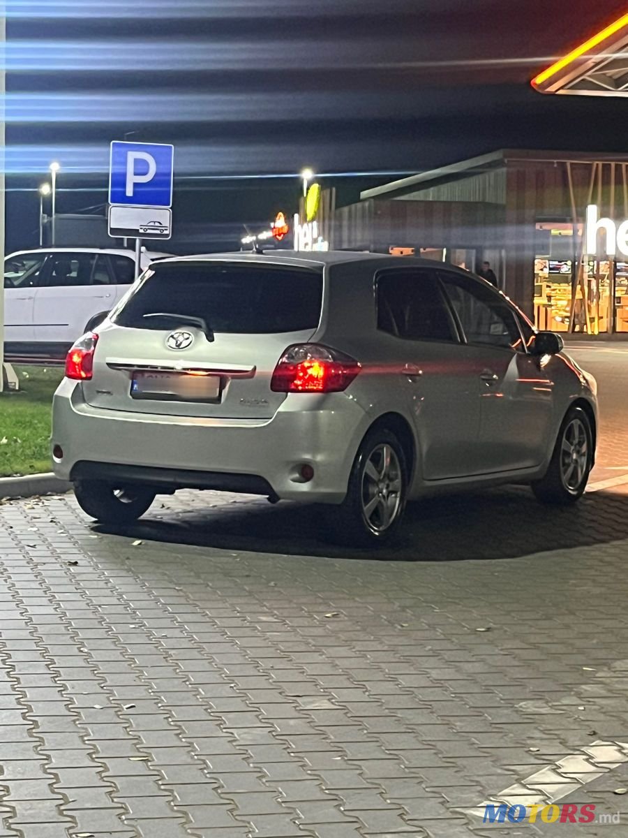 2010' Toyota Auris photo #3