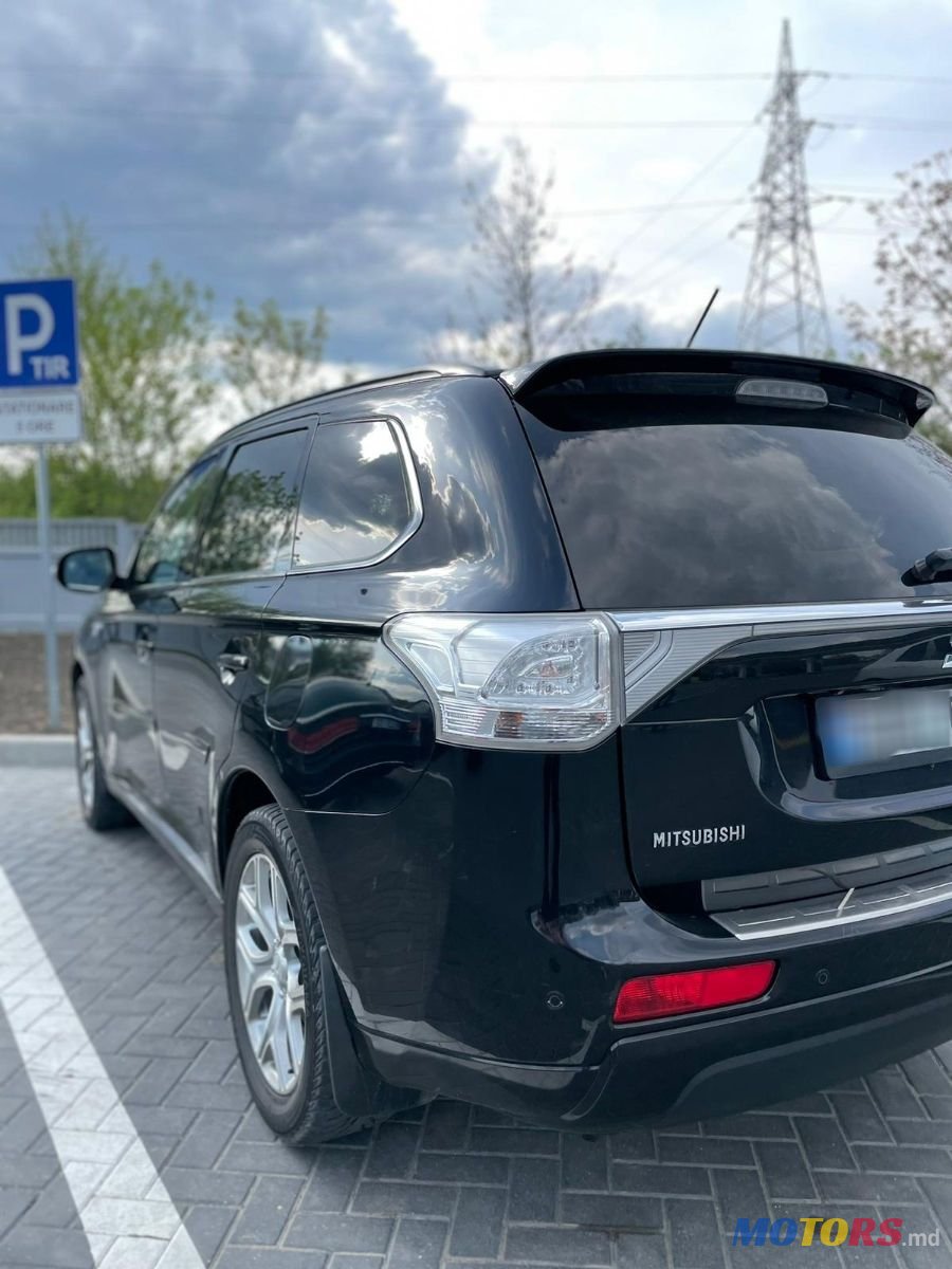 2014' Mitsubishi Outlander photo #4