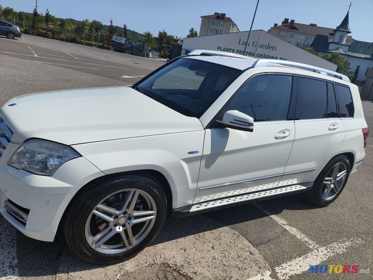 2011' Mercedes-Benz GLK-Class photo #2