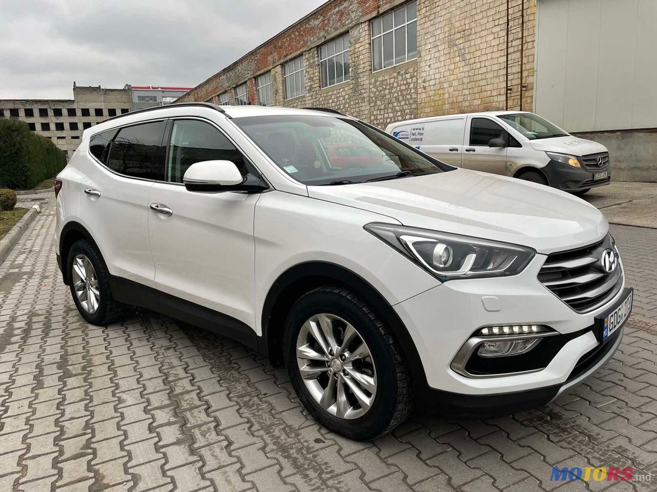 2016' Hyundai Santa Fe photo #2