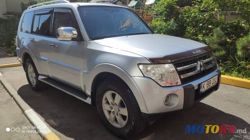 2008' Mitsubishi Pajero photo #1
