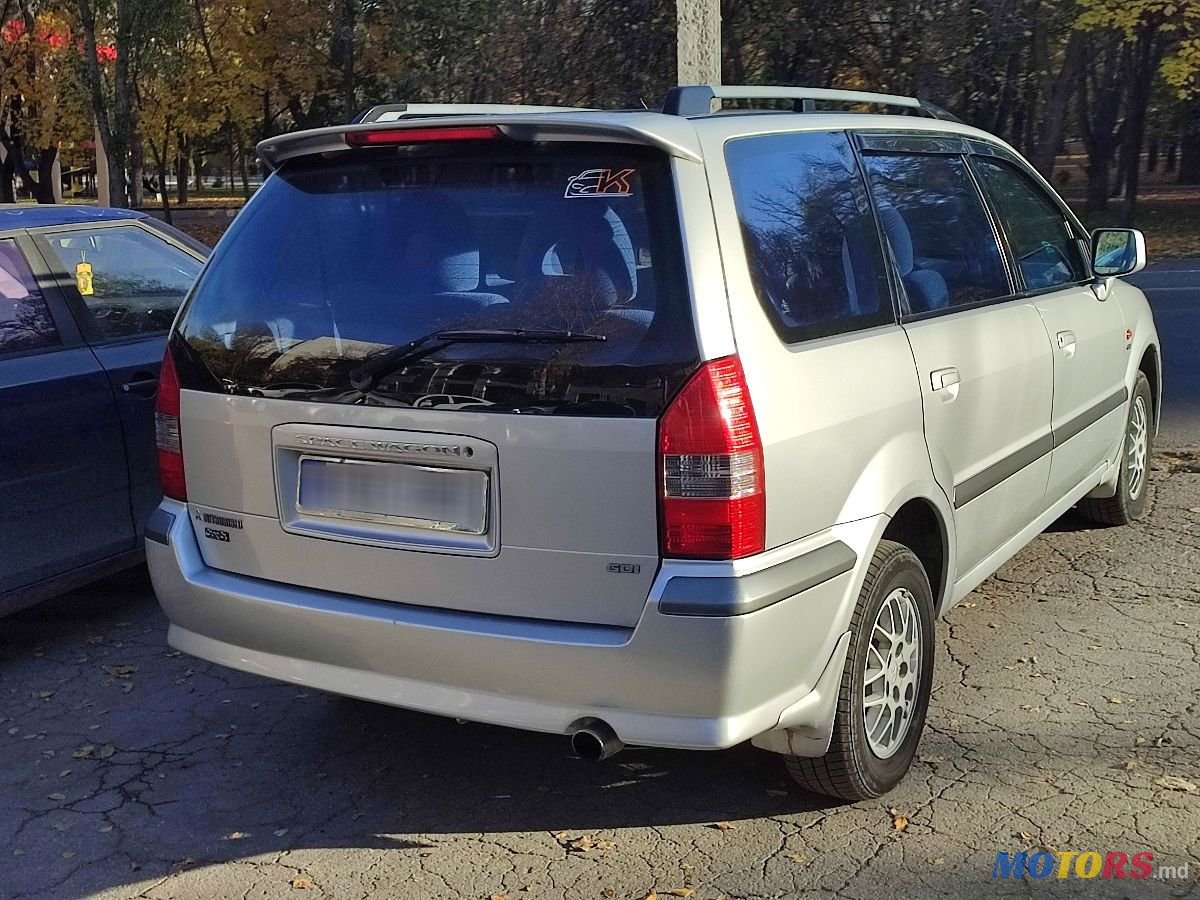 1999' Mitsubishi Space Wagon photo #1