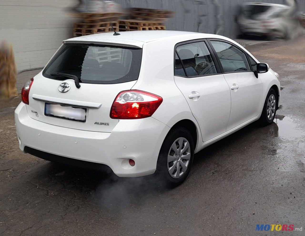 2012' Toyota Auris photo #4