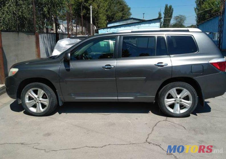 2009' Toyota Highlander photo #1