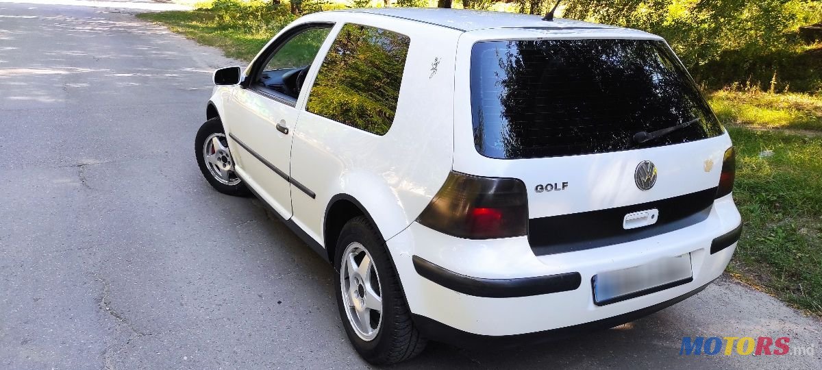 2001' Volkswagen Golf photo #6