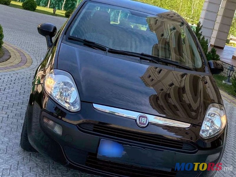 2011' Fiat Punto photo #1