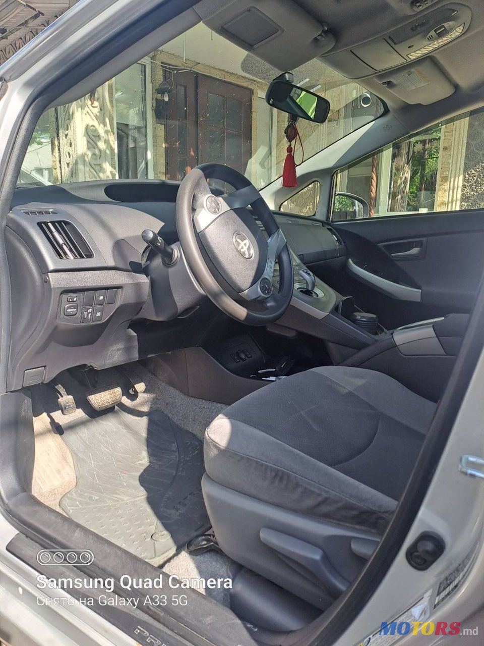 2012' Toyota Prius photo #5