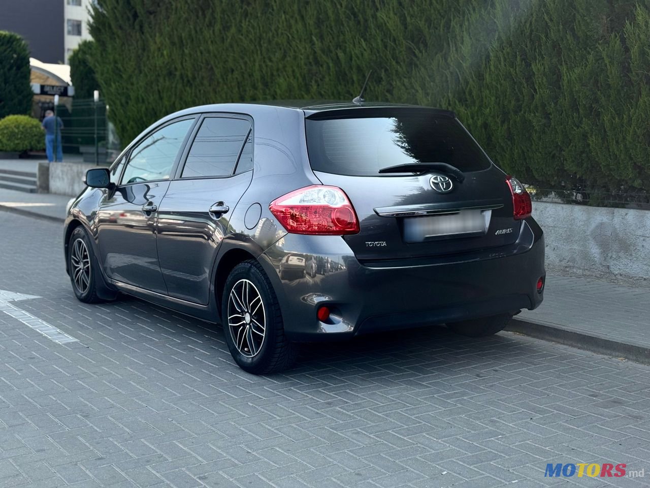 2011' Toyota Auris photo #5