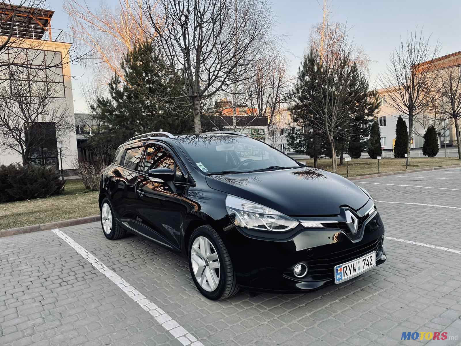 2014' Renault Clio photo #6