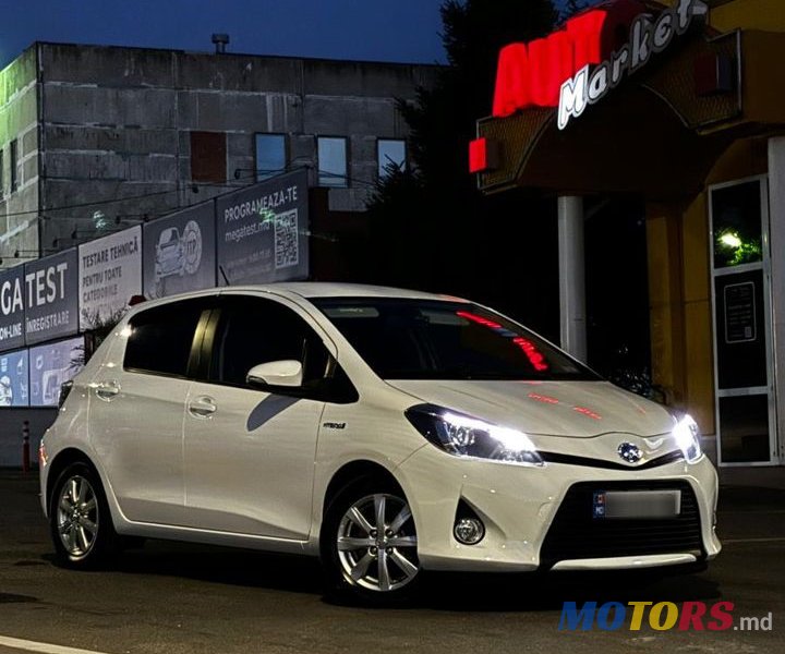 2013' Toyota Yaris photo #5